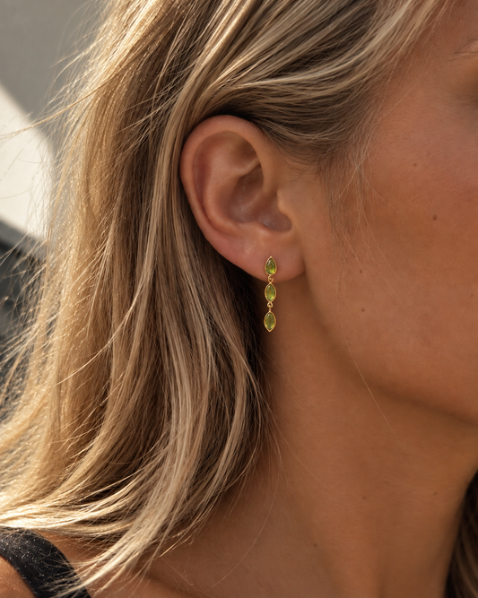 Boucles d'oreilles Marquise Olive portées