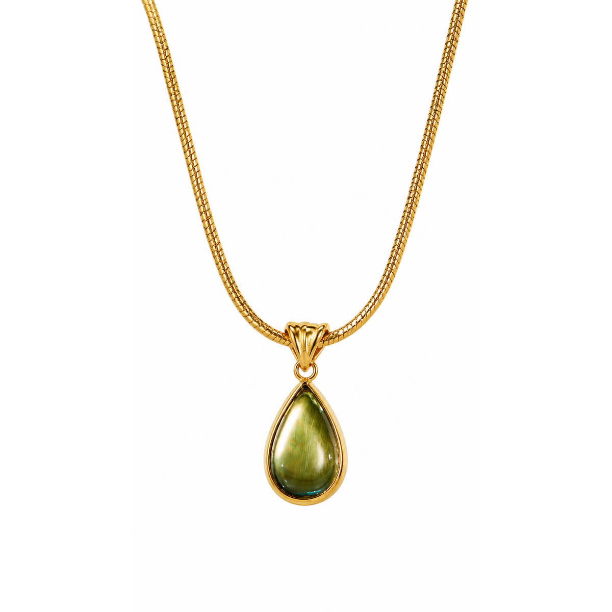 Collier Goutte Olive en acier inoxydable, sur fond blanc