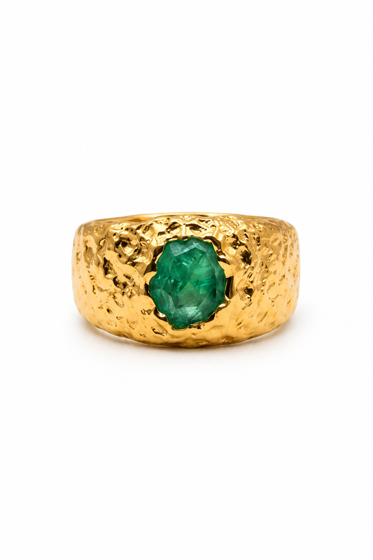 Bague Selva dorée martelée à pierre verte – photo produit